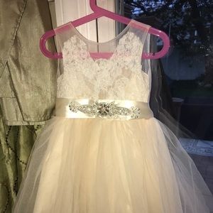 Beautiful rhinestone flower girl dress. Size 4.
